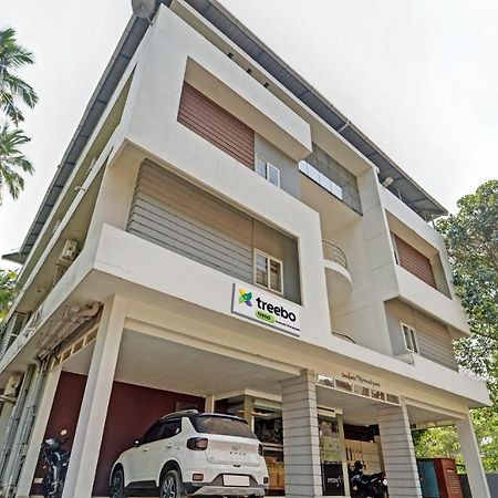 מלון Guruvāyūr Sreepathi Nirmalyam 400 Mts From Guruvayoor Temple מראה חיצוני תמונה