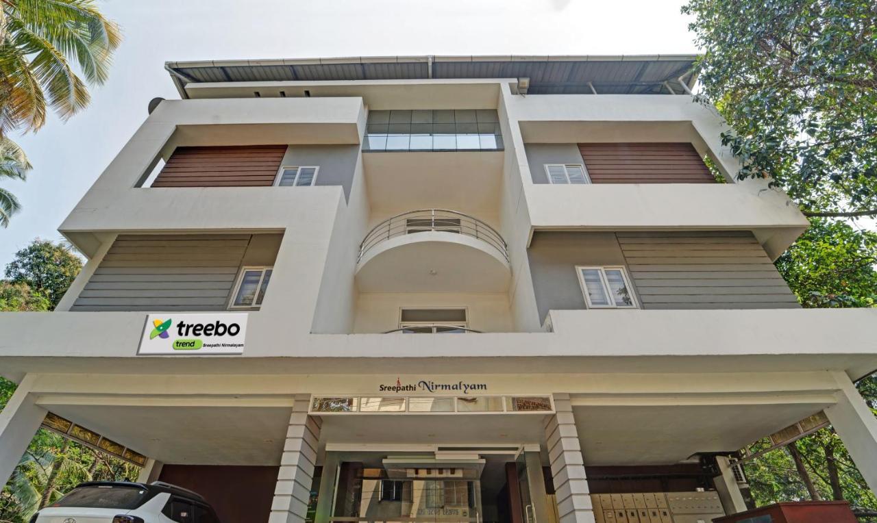 מלון Guruvāyūr Sreepathi Nirmalyam 400 Mts From Guruvayoor Temple מראה חיצוני תמונה